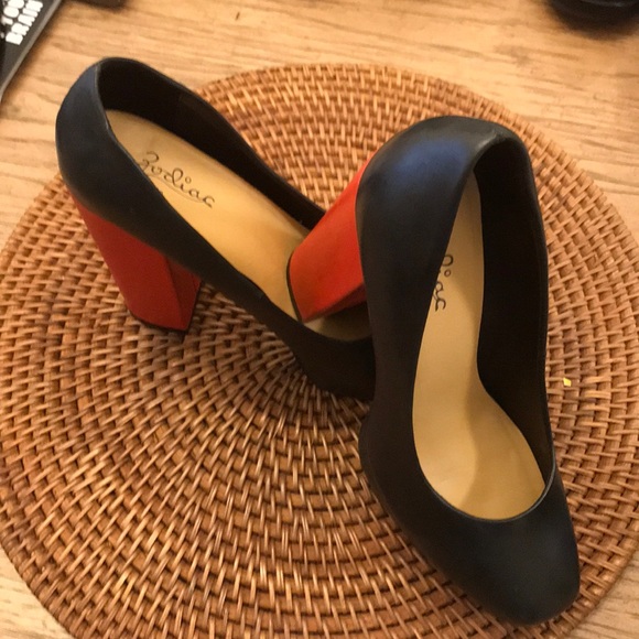 black shoes red heel